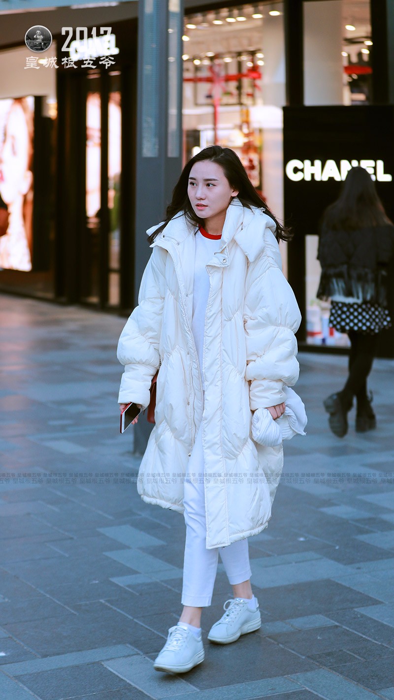 冬季北京街拍:有人说三里屯是个可以拍照臭美