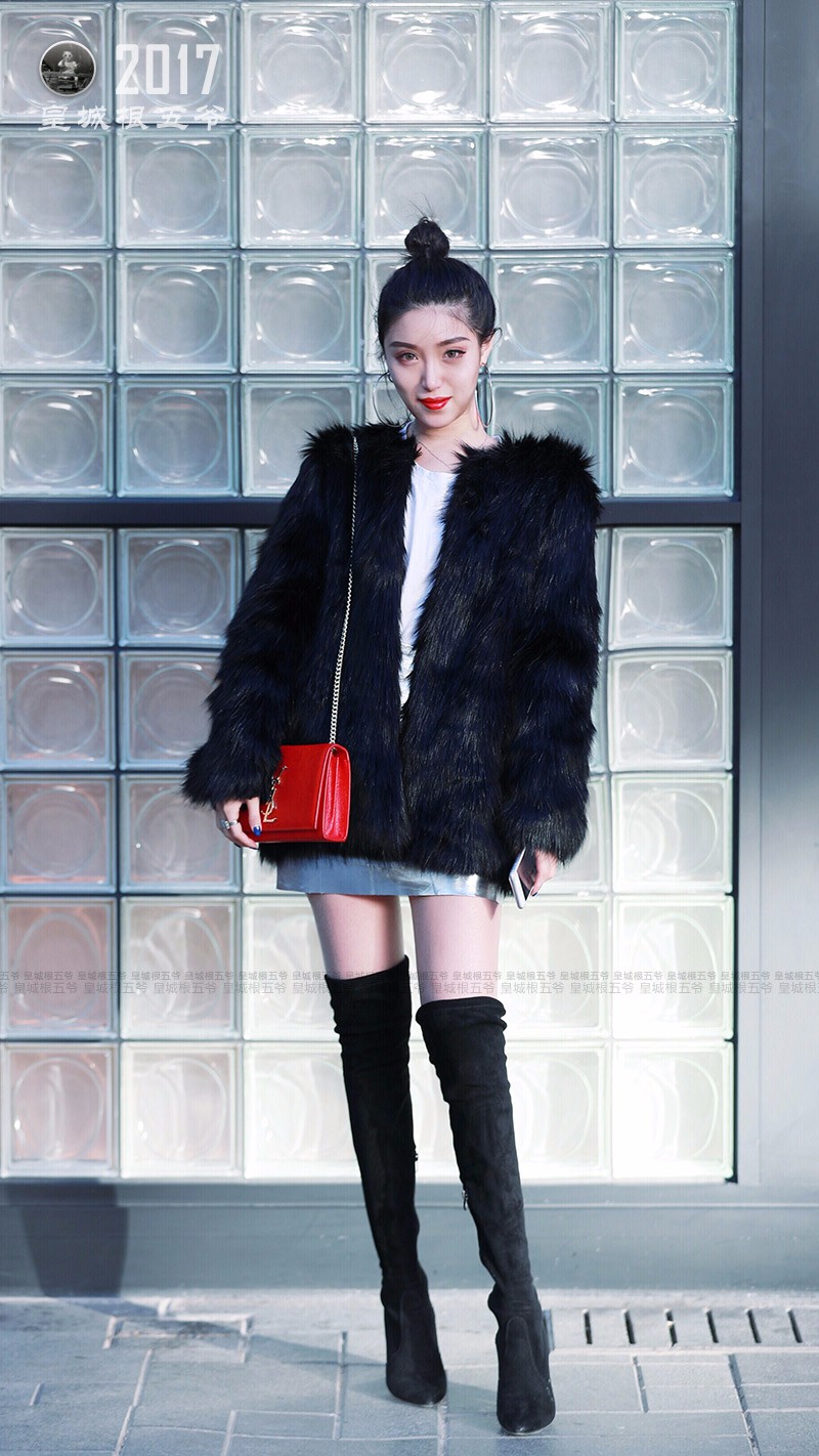 冬季北京街拍:有人说三里屯是个可以拍照臭美