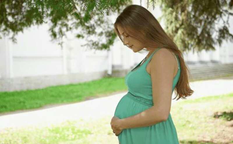 怀孕女子为救落水婆婆导致流产, 老公知道后反而把她赶出家门.