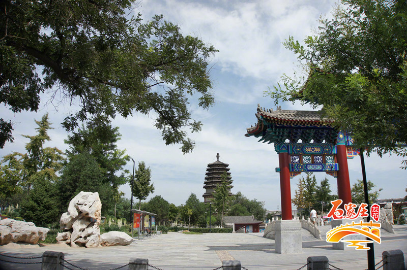 正定县子龙广场,无极县绿茵广场等10地被评为河北省三星级广场