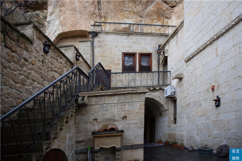 住在卡巴多奇亚三百万年火山爆发的岩洞里是什