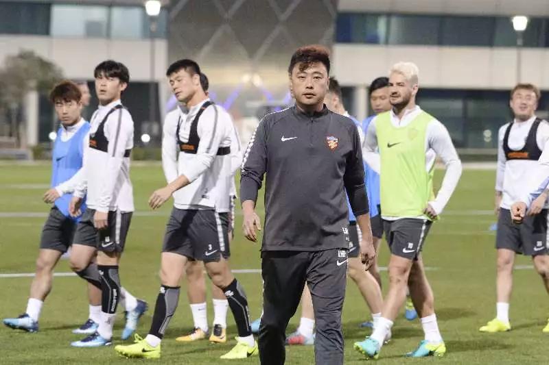 津调好像说相声 权健新翻译原来是天津足球名