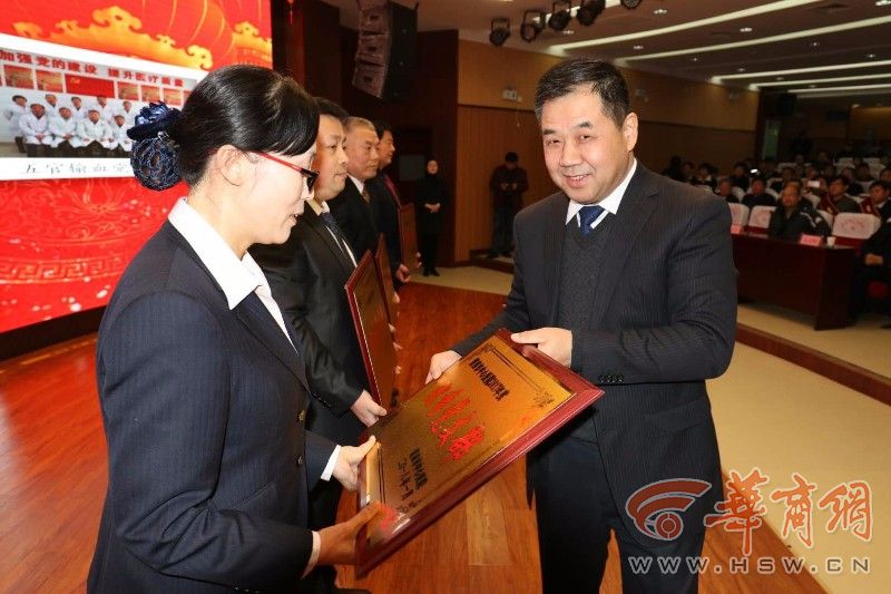 专科提升一站式服务 渭南中心医院表彰优秀医务人员