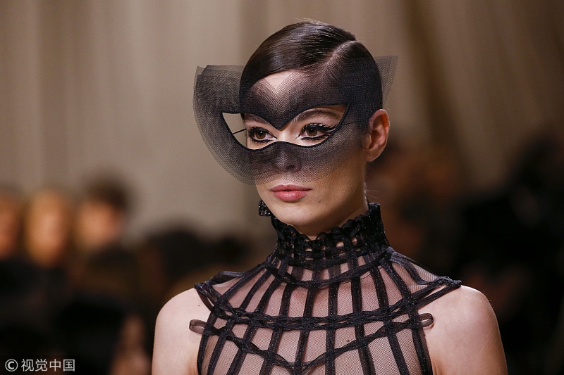 她竟然成为2018Dior春夏高定秀场上最抢眼的