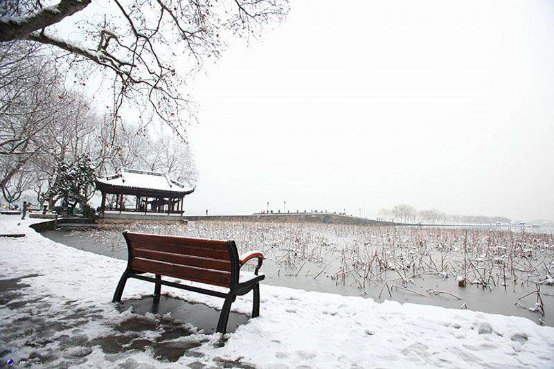 一下雪，杭州就变成了临安，来看看西湖“断桥残雪”的美景吧