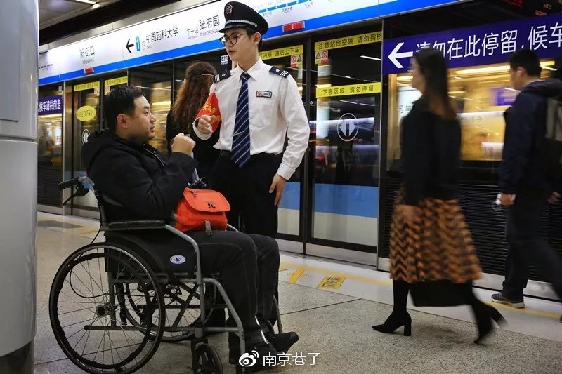 坐在轮椅上的他,拍出了大美南京!