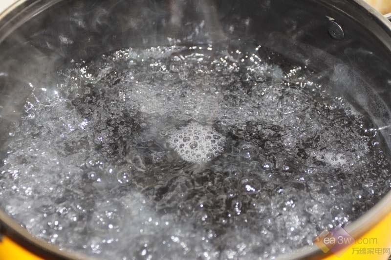 464°c才会沸腾, 零下40多度才结冰的聚合水被发现