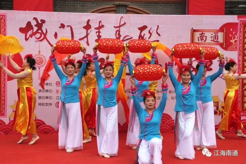 霸气！南通百年地标悬挂9米长巨幅春联，迎新年开门红