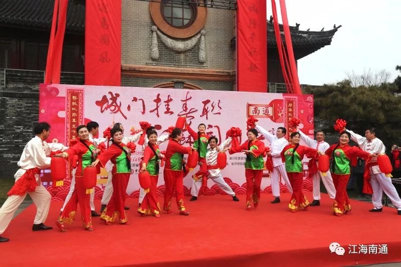 霸气！南通百年地标悬挂9米长巨幅春联，迎新年开门红