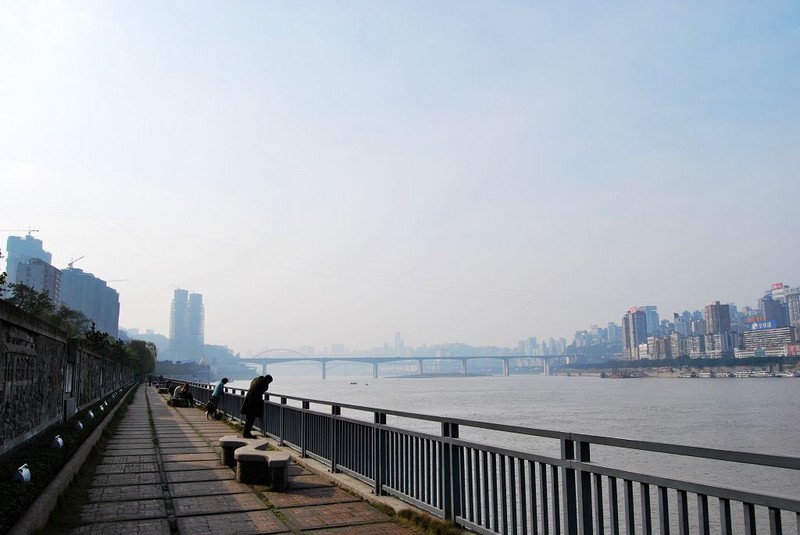 南滨路是重庆最美滨江路,媲美上海外滩,大家觉得实至名归吗?