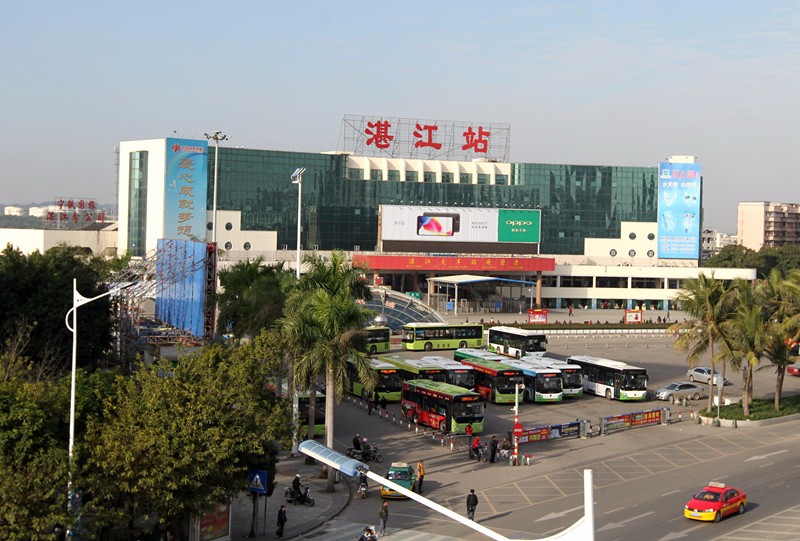 湛江火车站2018年春运期间加开的临时旅客列车