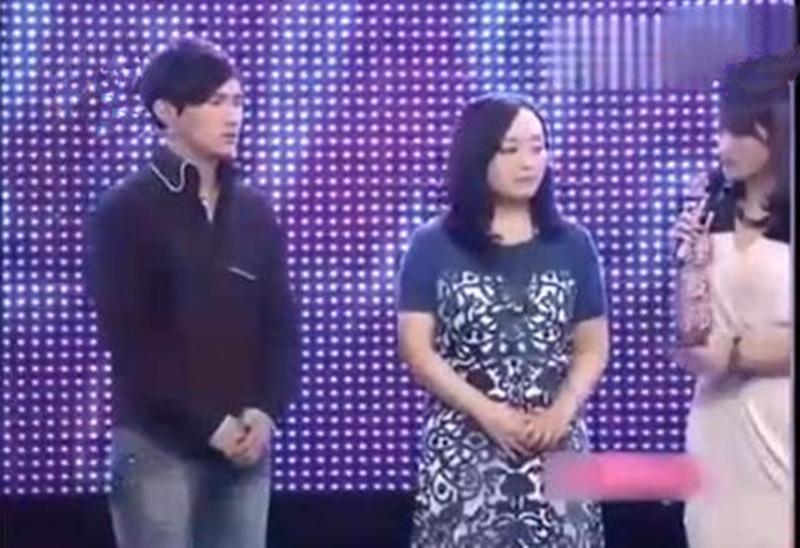 50岁妈妈爱上儿子20岁的朋友 称: 我卖别墅给你