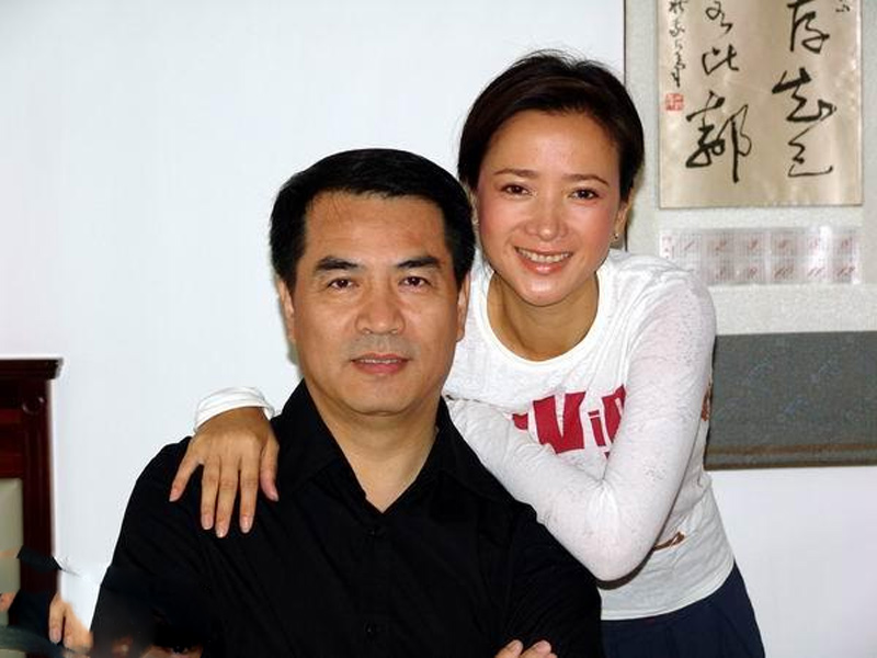 长得一脸正气的廖京生,原来他的妻子就是她,也是演员