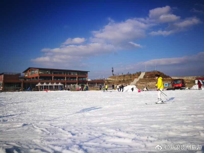 贵阳云顶滑雪场今日正式开门迎客啦[憧憬]