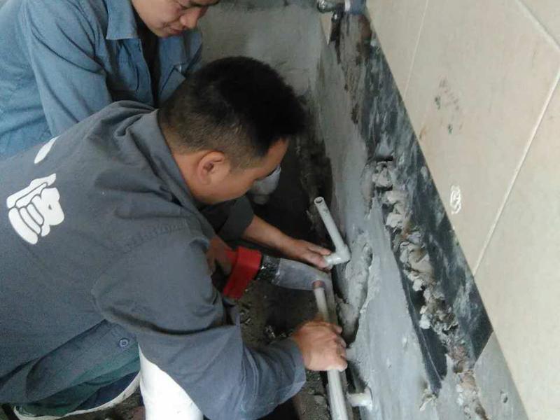 墙内水管漏水怎么办? 一修水电师傅教你一招,