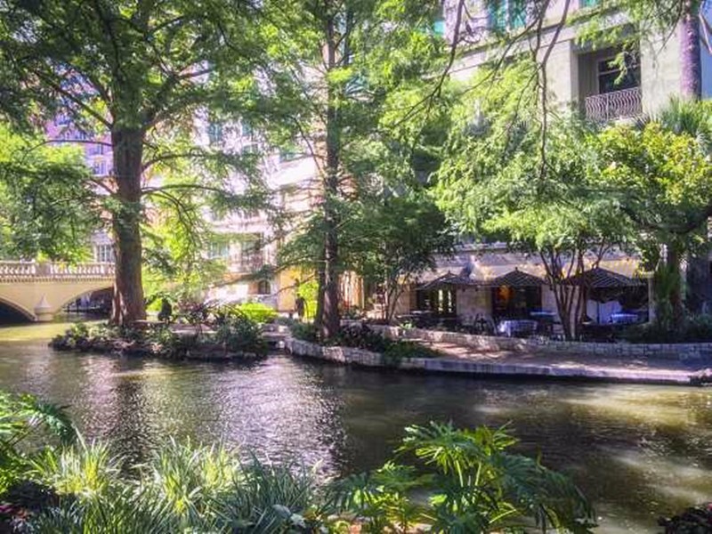 每个美国人心中都有一个橄榄球,NFL典型的美