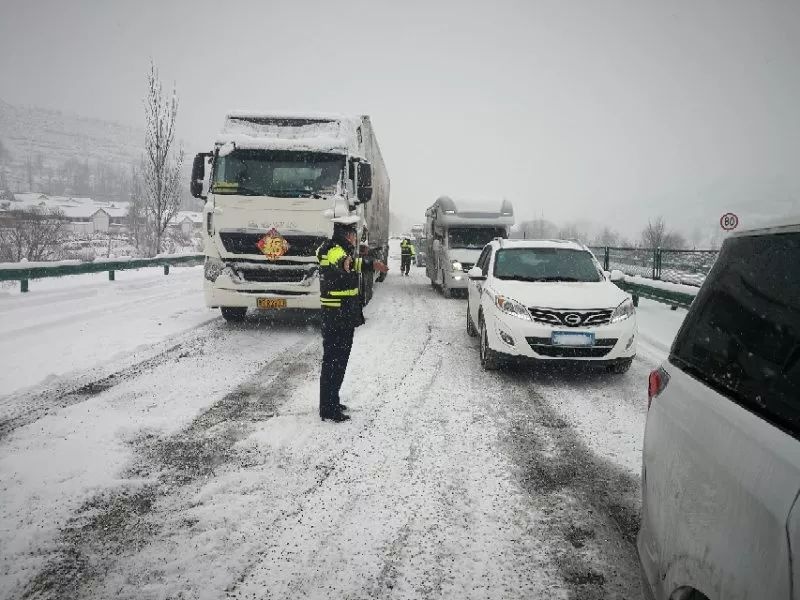 宁夏迎来春节后第一场大雪,部分高速封路,返程的朋友请注意!