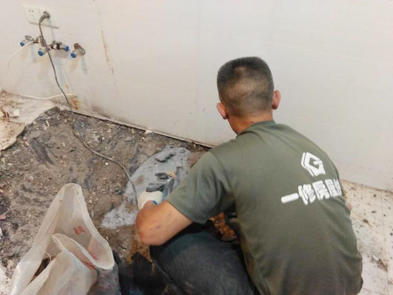 墙内水管漏水怎么办? 一修水电师傅教你一招,