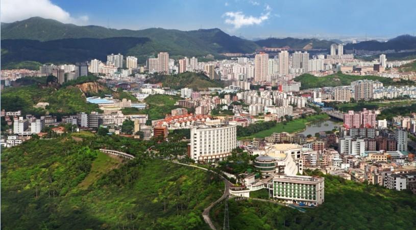 这只是素有"小香港"美誉的广东东莞樟木头镇