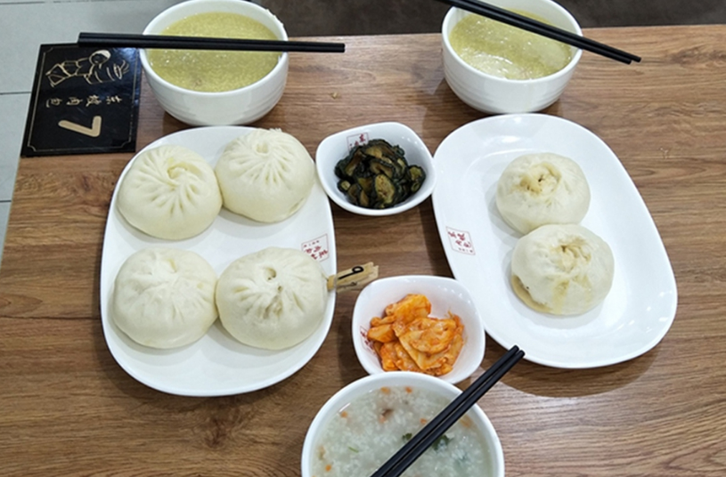这家早餐包子铺真赚钱,差异化销售包子有3元,2元,还有1.5元的
