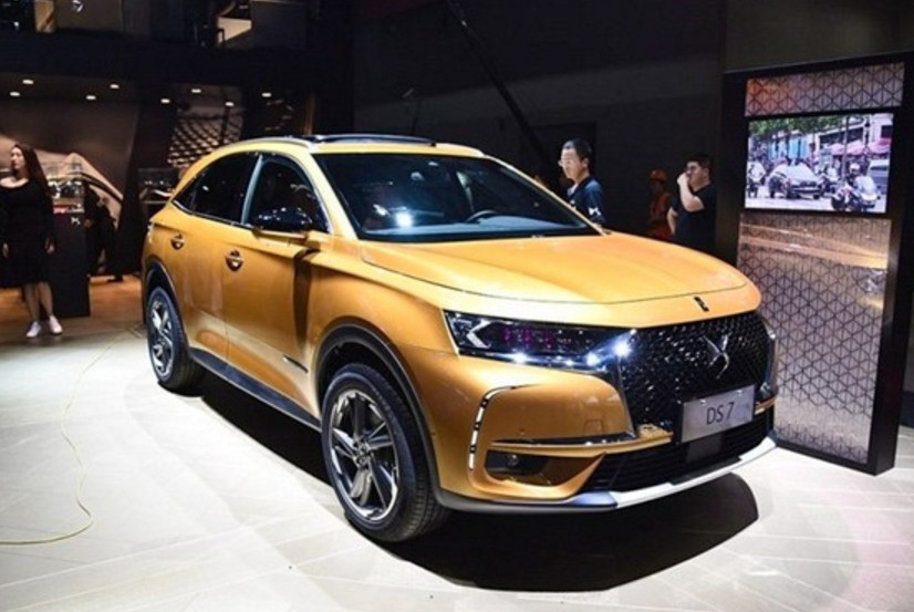 雪铁龙放大招了!新DS7一出现就惊艳全场,配奔驰S底盘