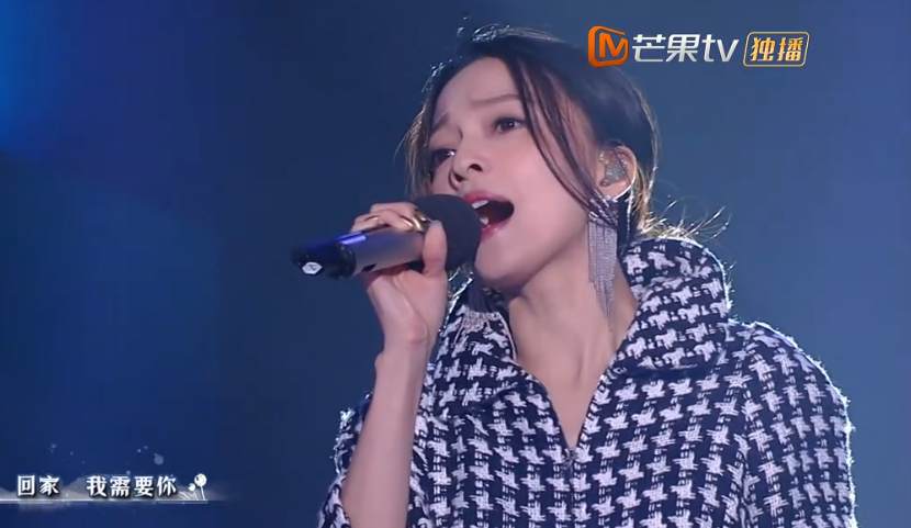 张韶涵很有亲和力，她的主持风格自成一家