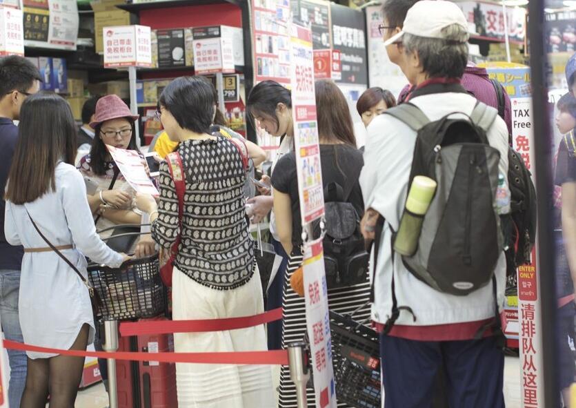 日本网友: 中国游客素质差, 走到哪都大声嚷嚷!