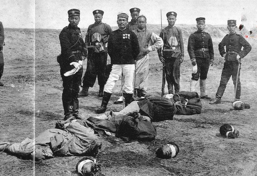 在八国联军面前,义和团被砍下了头颅.