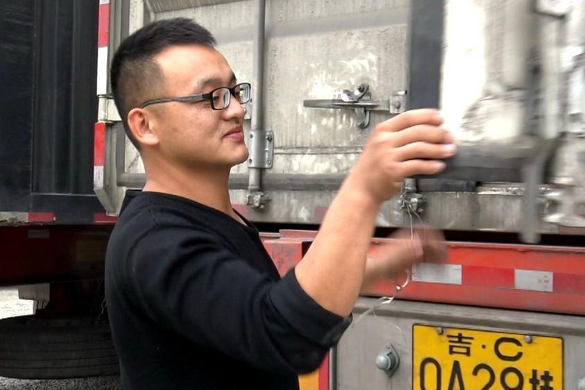 这台是我的功勋车，两年跑了45万公里，从来没把我扔路上