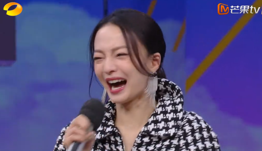 张韶涵很有亲和力，她的主持风格自成一家