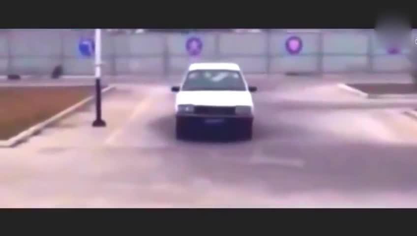 牛人考驾照 考试车当跑车甩尾过弯 吓坏考官！