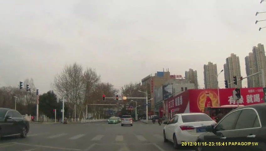 镇江爆料【车子小故障起步略慢，遇出租车不满强行压道】网友...