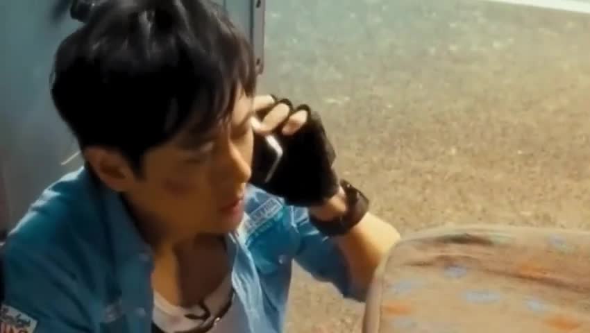 场地赛车上马路碰到法拉利跑车，瞬间把法拉利比下去！