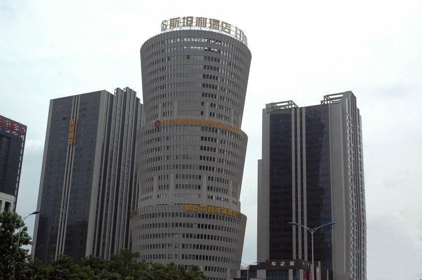 盘点中国十大奇葩建筑, 设计师请收下我的膝盖