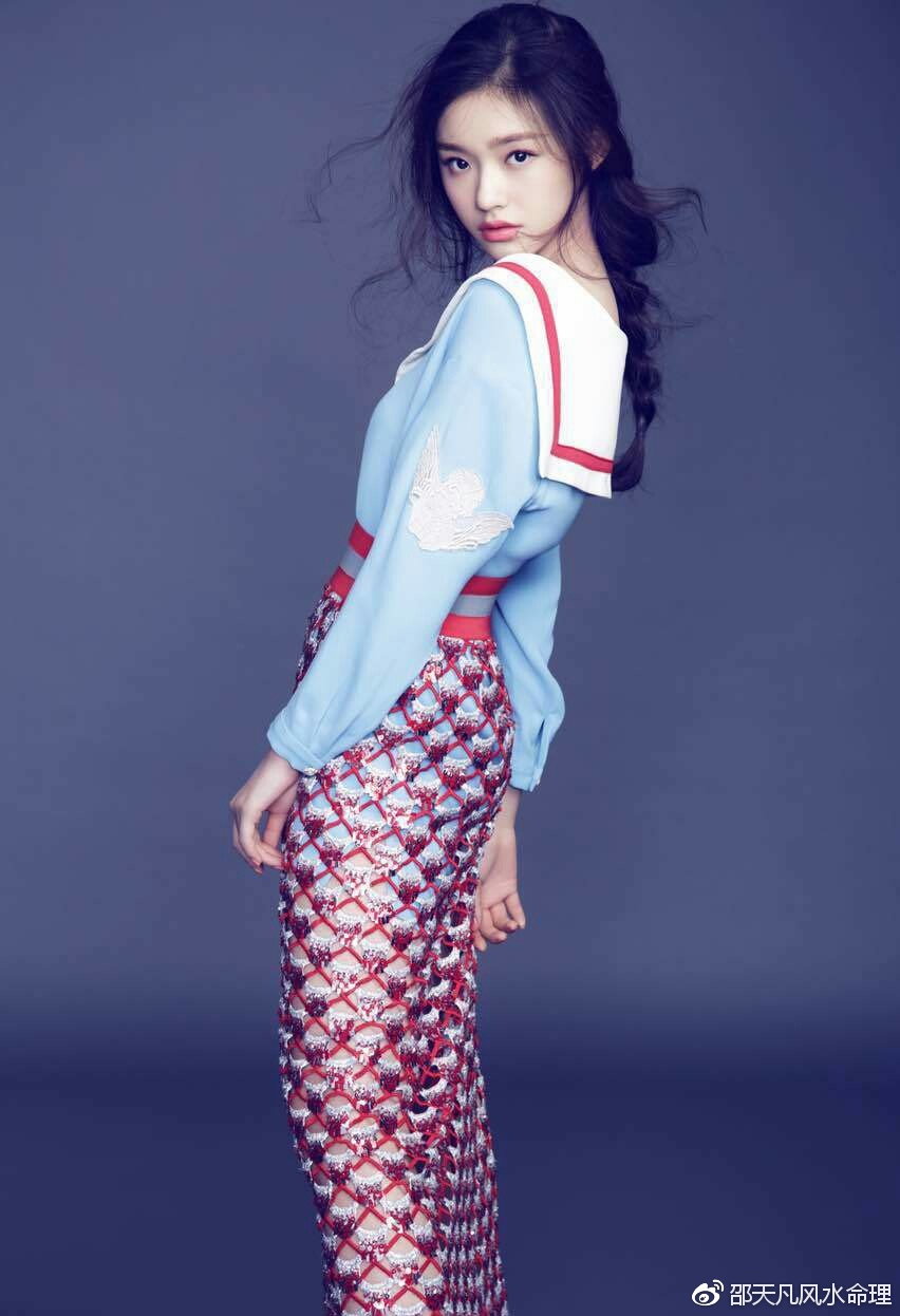 林允 发际线 据说周星驰凭长相就从12万人里选择了林允当美人鱼