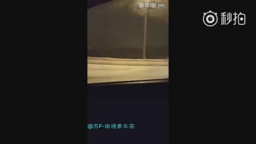 今年号称近41年最冷冬天，即使如此，也经常能见到开敞篷车疾驰而过的，也许...