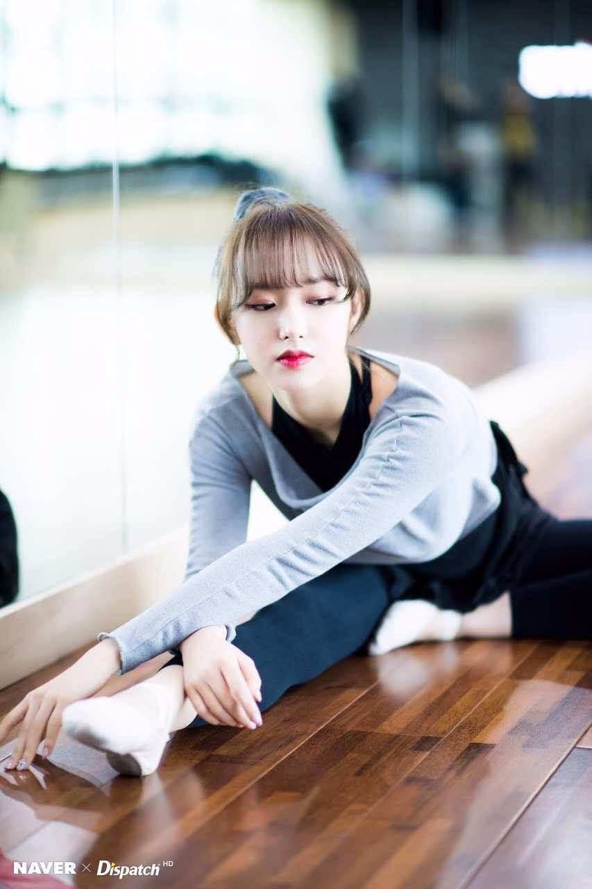 程潇芭蕾排练照曝光 体态优雅犹如天鹅