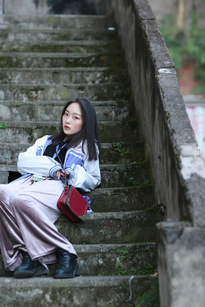 校花美女 年龄17 高三 来自四川达州 2018播表艺考生