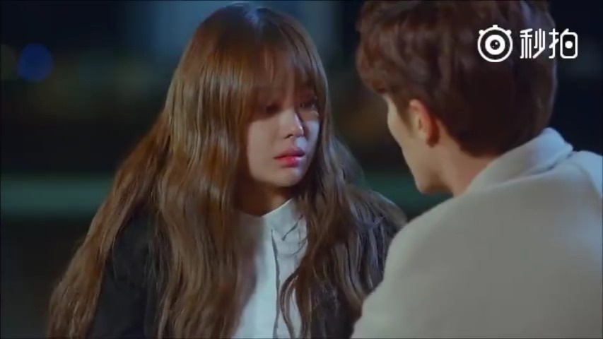 韩剧的尺 度越来越大了，直接敞篷车中“开车”最后结果哈哈哈哈哈  ​