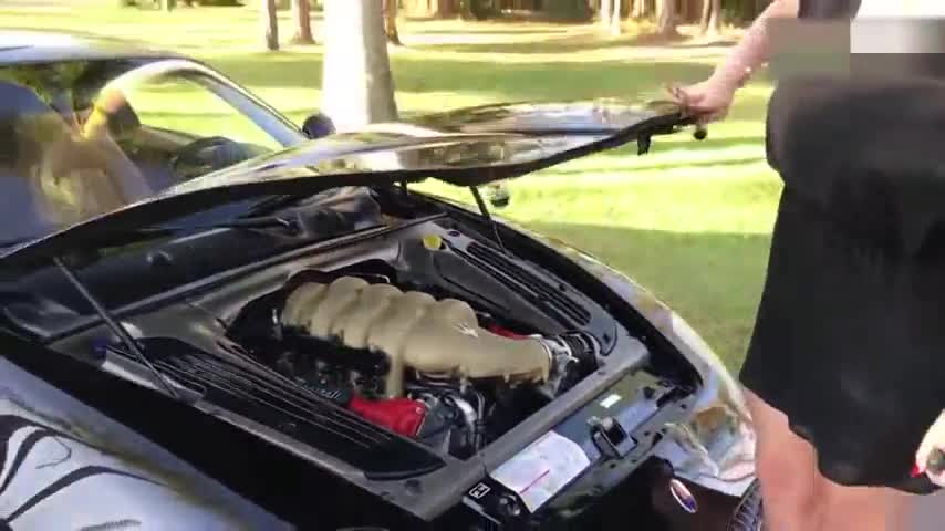 10年前的玛莎拉蒂跑车，打开引擎盖一看才知道啥叫精湛设计