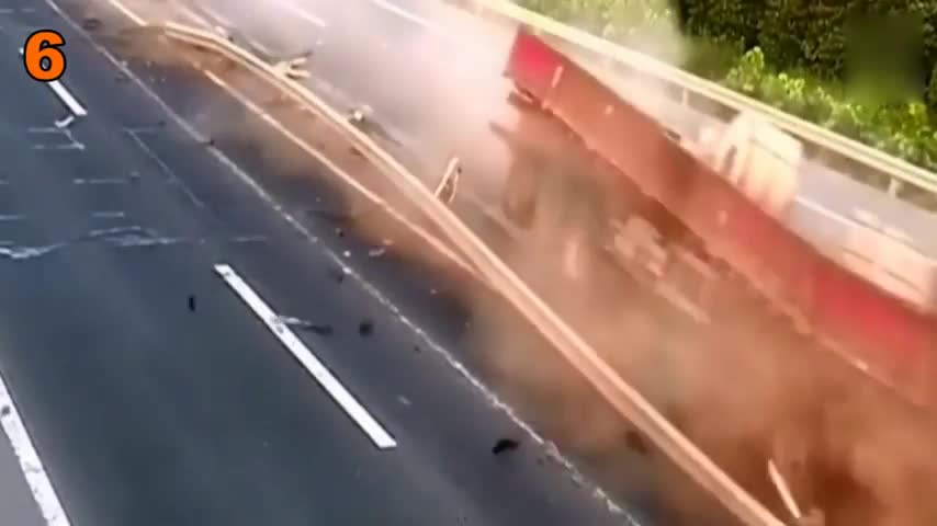 卡车出事有多危险，有车的都看看，开车尽量远离这几种车！