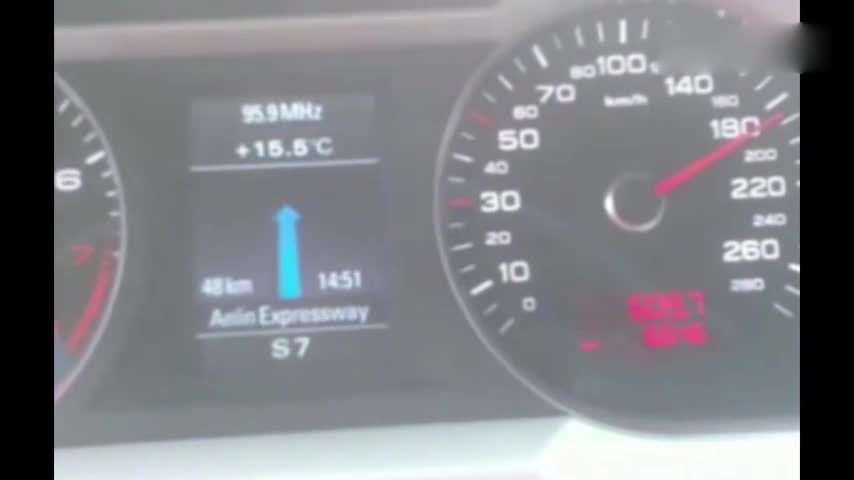 顶配奥迪S7疯狂加速，码表直逼200码，好车无需多言！