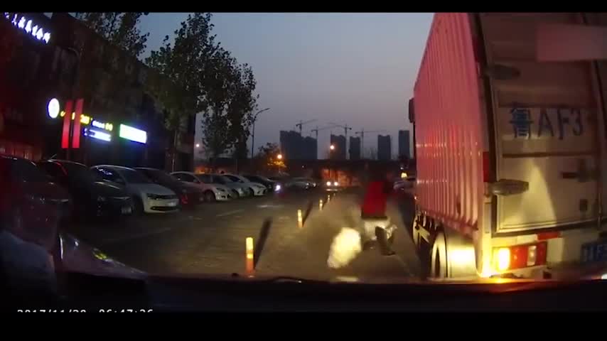 逆行、闯红灯、横冲直撞,电动车三宗罪要人命!