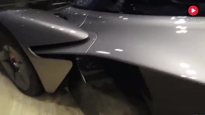 碾压兰博基尼的超级跑车，史上最强阿斯顿马丁，打开门我蒙圈了