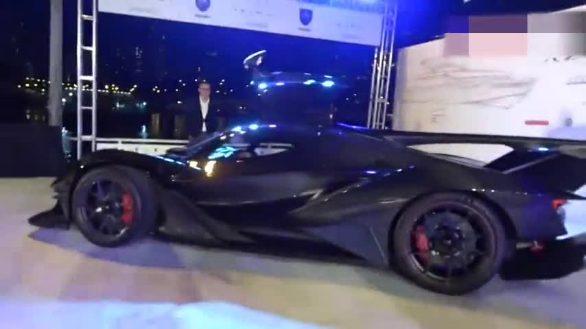 价值2000万的超级跑车，拉开遮车布那一刻，才知道啥叫陆地飞行器
