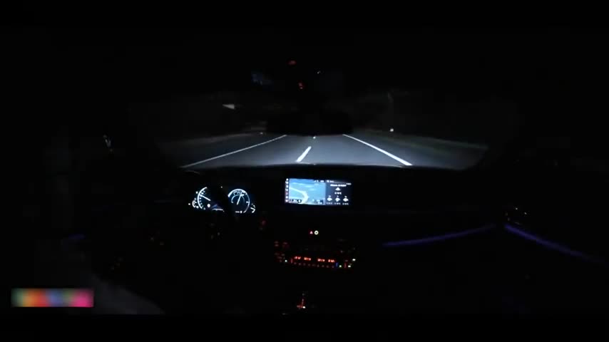 新款宝马5系了,夜晚坐进驾驶室一点也不输奔驰