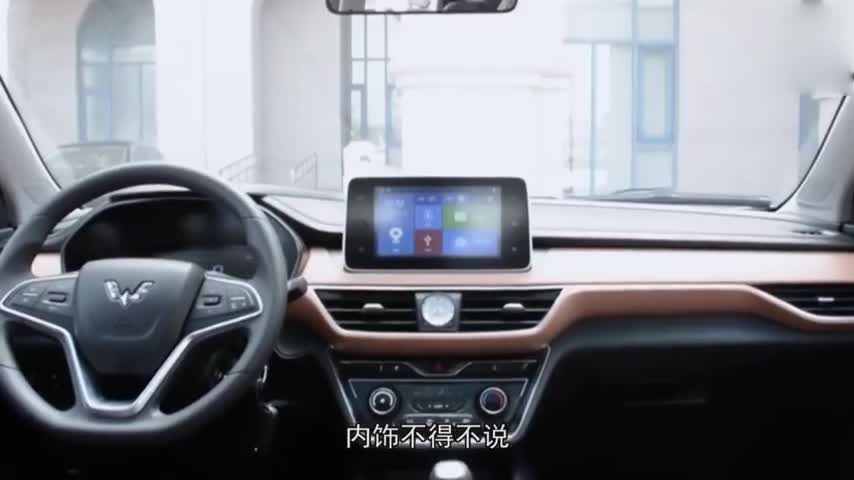 五菱打造首款SUV“五菱神车”，4S店遭疯抢，5万完爆宝骏560