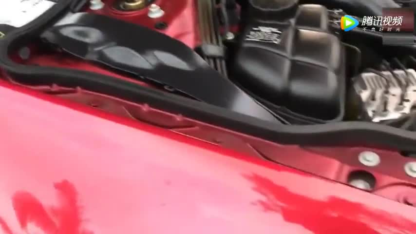 二十几年前的奔驰敞篷跑车：看到发动机的一刻我蒙圈了