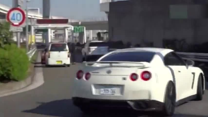 跑车 保时捷 法拉利 兰博基尼等豪车街头