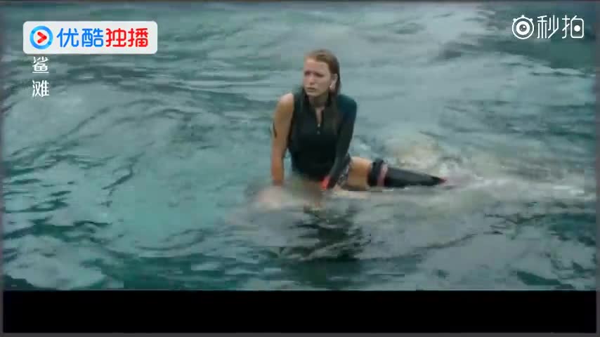 《鲨滩》美女被大白鲨包围,孤岛奋战太恐怖